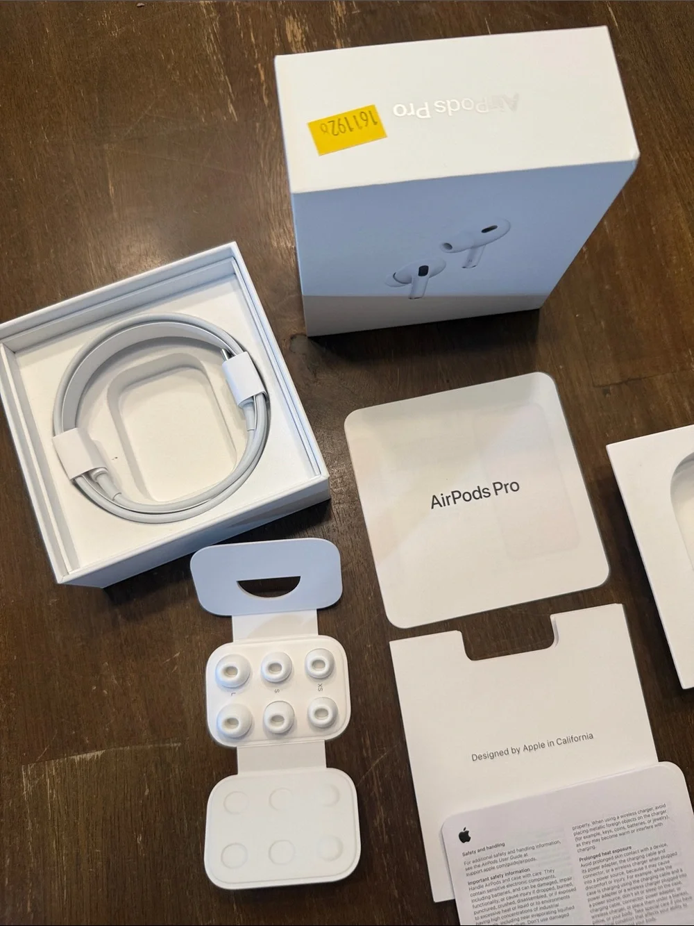 Air Pods Pro first gen with new tips included - Picture 4 of 6